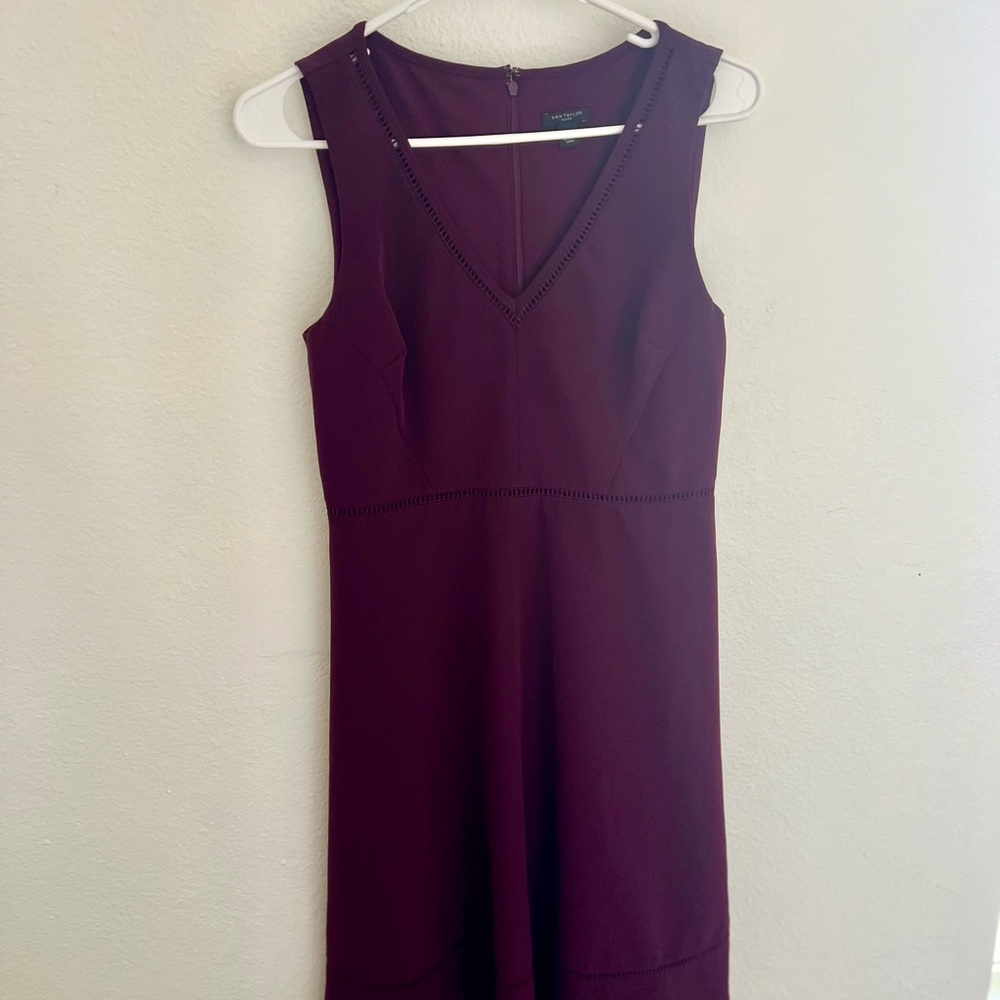 Ann Taylor Sleeveless V-Neck Midi Dress in Mulled Wine - Picture 2 of 4